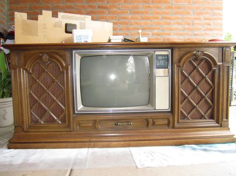 repurposed junk | Repurposed Junk: Old tv to updated flat screen console Old Tv Consoles, Old Stereo, Repurposed Junk, Tv Consoles, Stereo Console, Removing Carpet, Wood Waste, Construction Waste, Console Tv