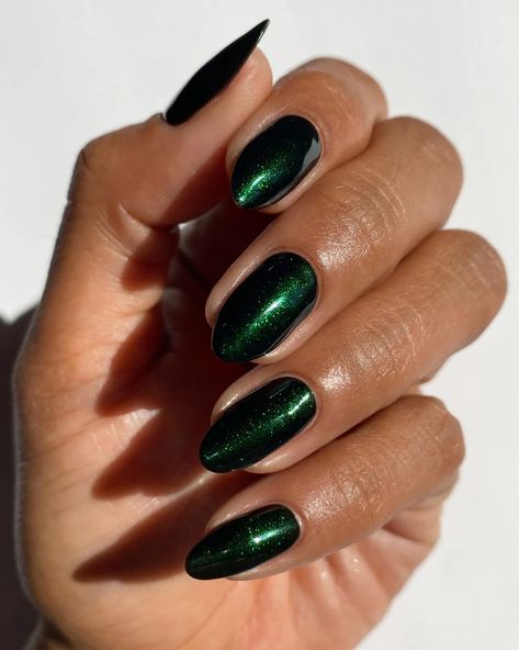 Prom Nail Designs, Thermal Nails, The Glitch, Glitch In The Matrix, Dark Green Nails, Velvet Nails, Chrome Nails Designs, Green Nail Designs, Nail Shimmer