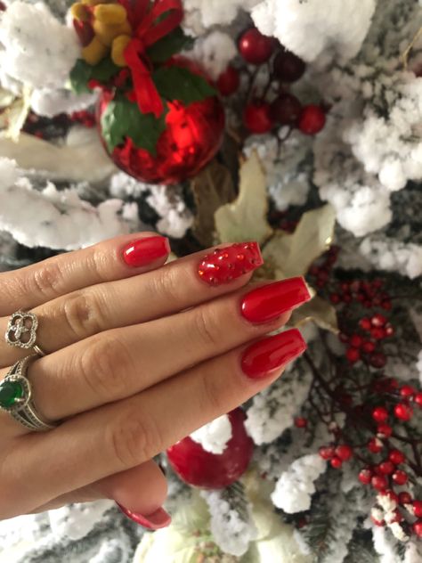 Red Christmas Nails With Rhinestones, Red Nails With Red Rhinestones, Nails With Red Rhinestones, Chrome Nails With Rhinestones, Christmas Nails With Rhinestones, Red Nails With Rhinestones, Nails With Red, Red Chrome Nails, Nails With Rhinestones