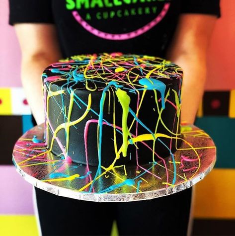 Galaxy Cakes, Neon Birthday Cakes, Bolo Neon, Glow Cake, Neon Cakes, Birthday Cake Designs, Neon Birthday Party, Galaxy Cake, Glow Birthday Party