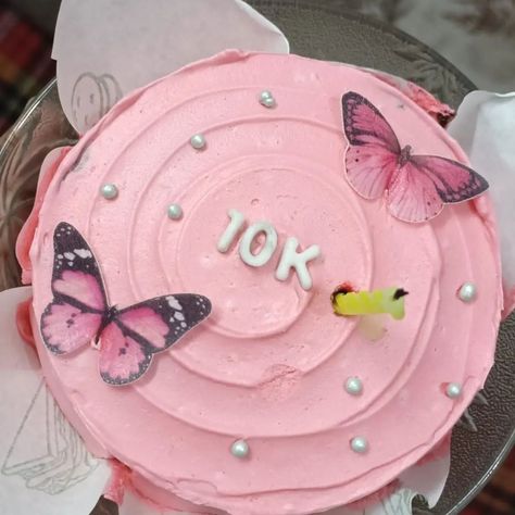 HAPPIEST 10k to me 🌸💌🌷 Thanks to each followers of mine. 😊 your support means world to me ❤🌸 On the celebration of my completing 10K, I will follow all my supporters , who comment '10K' Received this beautiful truffle cake as a gift from @cakeglory_noor 🌹🎂🌷 The cake was so rich in taste and it was so yummy! It's like a chocolate dream with extra flavor. So good!😊🤤 Check out her page now!! @cakeglory_noor #cake #10kcelebration #10kfollowers #cakelover #cakeoftheday #cakeglory_noor #boo... 10k Followers Cake, Truffle Cake, Chocolate Dreams, Cake Truffles, Cake Lover, So Yummy, Truffles, Collage, Cake