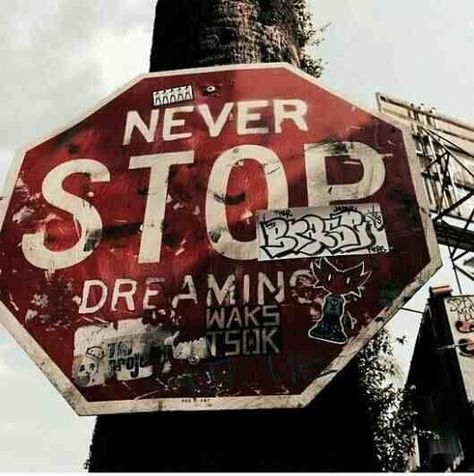 "never stop dreaming" Stop Sign, Design Websites, Design Magazine, London Street, Street Signs, 로고 디자인, Art Plastique, Magazine Design, Graffiti Art