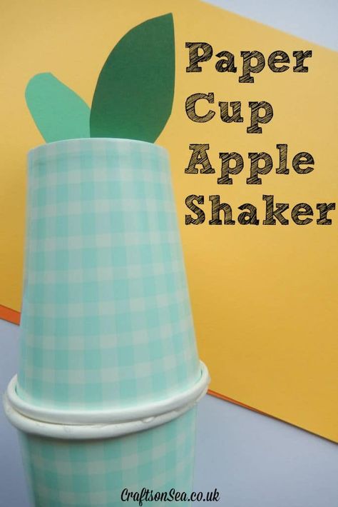 Paper Cup Apple Shaker Good Crafts, Apple Crafts, Diy Projects For Adults, Childcare Ideas, Paper Cup Crafts, Homemade Musical Instruments, Fine Motor Activities For Kids, Apple Theme, Weaving Tutorial