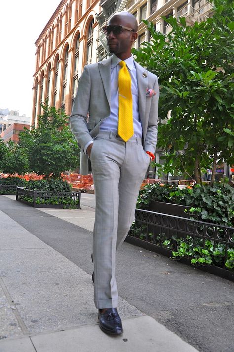 yellow tie grey suit Wedding Suits Men Grey, A Man In A Suit, Man In A Suit, Blue Suit Men, Dapper Dudes, Suits Men, Yellow Tie, Grey Suit, Mens Fashion Blog