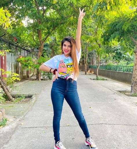 Ashi Khanna on Instagram: "Promising to never take outdoor walks for granted 🥺 This super comfy tee and jeans by @fashionnova FashionNova partner 🤍" Photo Stills For Women In Jeans, Standing Pose In Jeans, Standing Poses In Jeans Top, Jeans Top Poses Photoshoot Ideas At Home, Standing Photo Poses In Jeans Top, Photo Poses In Jeans Top, Jeans Top Photoshoot Poses, Jeans Poses Picture Ideas, Jeans Photoshoot Ideas