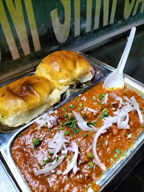 📍Vasat Vihar, Thane west Pav Bhaji Snap, Pao Bhaji, Tea Party Sandwiches, Blur Picture, Yummy Dishes, Party Sandwiches, Pav Bhaji, Indian Street, Indian Street Food