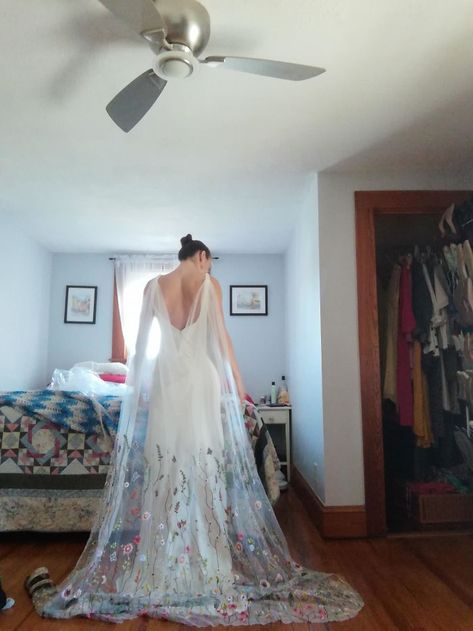 Sparkle Floral Wedding Dress, Embroidered Wedding Cape, Wedding Dress Cape Veil, Small Airbnb, High Waist Wedding Dress, Cape Veil Wedding, Discounted Wedding Dresses, Bridal Cape Veil, Veil Cape