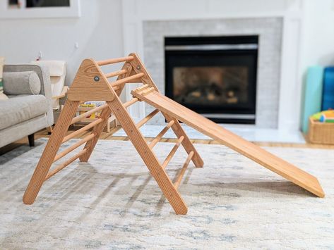 Diy Pikler Triangle, Perlengkapan Bayi Diy, Baby Ellie, Building Shelves, Montessori Room, Diy Ladder, Pikler Triangle, Peach Tree, Play Furniture