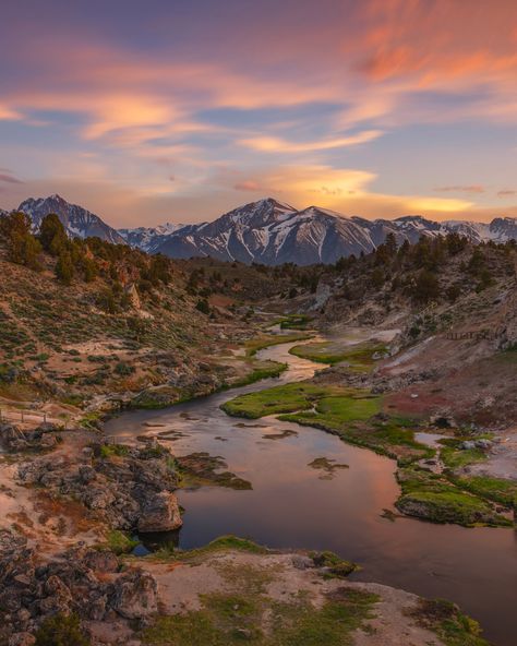 How incredible does this view look? Find it in Mammoth Lakes, CA - one of our incredible destinations. See it for yourself and explore our portfolio of Mammoth Lakes getaways by clicking on the photo. Eastern Sierras, Mammoth Lakes California, California Roadtrip, Zen Life, Mammoth Mountain, Mammoth Cave, Nevada Mountains, State Capital, Family Fun Day