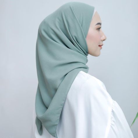 Inspirasi hijab jilbab kerudung https://shope.ee/foFPU6Ybs Bella Square, Model Hijab, Girls Hijab, Pashmina Shawl, Choose Colors, Shawl, Chiffon, Indonesia, Square