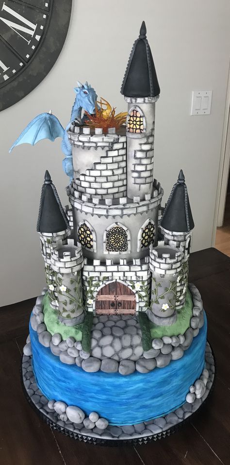 Cinderella Crafts, Castle Cakes, Dragon Lair, Cake Castle, Pie Art, Castle Birthday, Cake Techniques, Castle Project, Dragon Cakes