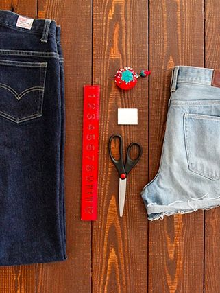 The PERFECT summer DIY for your wardrobe Diy Sac, Haine Diy, Diy Shorts, Diy Vetement, Perfect Denim, Cute Cuts, Jeans Diy, Old Jeans, Denim Cutoffs