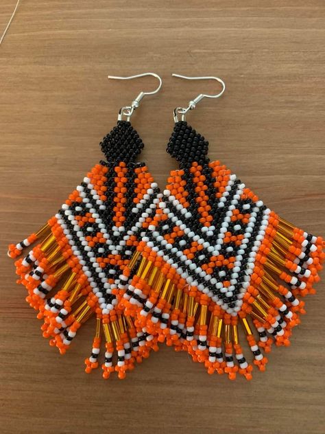 Beaded Mmiw Earrings, Orange Shirt Day Beaded Earrings, Beaded Earrings Patterns Native American, Orange Shirt Earrings, Beaded Jewelry Indigenous, Mmiw Beadwork Pattern, Orange Shirt Beaded Earrings, Indigenous Beaded Earrings Patterns, Beading Ideas Native