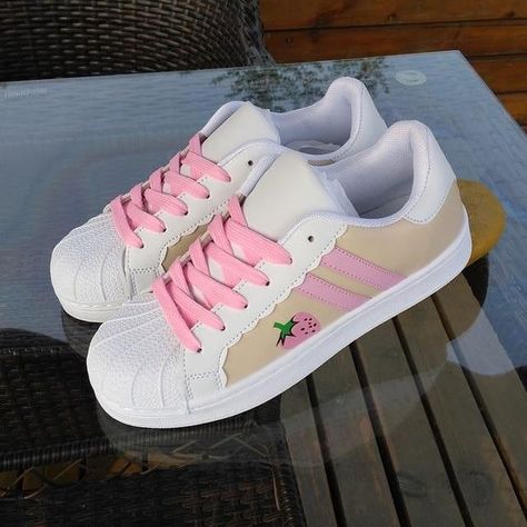 Peachiie Shop by Gen Ishihara (@peachiie.shop) • Instagram photos and videos Strawberry Sneakers, Harajuku Shoes, Exercise Shoes, Cream Sneakers, Kawaii Strawberry, Mesh Flats, Punk Shoes, Godparent Gifts, Sneakers Pink