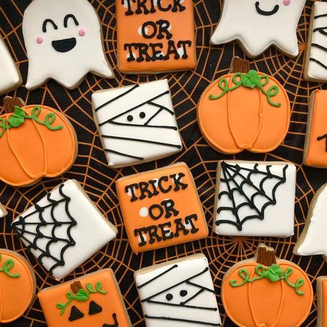 Spoder Web, Cibo Halloween, Biscotti Halloween, Decorated Halloween Cookies, Sylvester Party, Halloween Minis, Sunshine Cookies, Farm Event, Halloween Sugar Cookies Decorated