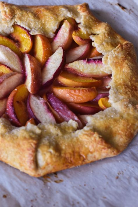 Nectarine Galette, Nectarine Pie, Nectarine Recipes, Best Summer Desserts, Vegan Peach, Fruit Pastries, Buttery Pie Crust, Dessert Recipies, Sweet Pie