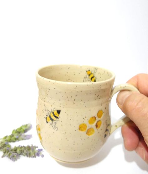 Bee Pottery, Pottery Inspo, Beginner Pottery, Pottery Mug, Bee Design, Creative Space, Bumble Bee, Tea Pots, Glaze