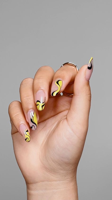 Batman Nails, Nail Design Glitter, Stylish Nails Designs, Nail Design Inspiration, Nails Polish, Yellow Nails, Luxury Nails, Black And Yellow, Stiletto Nails