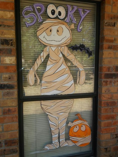 Halloween window painting 2017 Halloween Window Art Paint, Halloween Window Painting Ideas, Halloween Window Painting, Window Drawing Ideas, Diy Engagement Cards, Halloween Window Art, Classroom Window Decorations, Fall Window Painting, Window Drawings