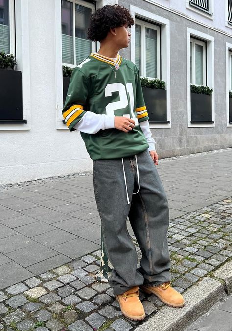 Jersey And Timberlands Outfit, Streetwear 90s Men, Green Shirt Outfit Men Street Styles, Streetwear Outfit 90s, 90s Timbs Outfit, W Fits Men, Ny Streetwear Men, Mens Vintage Fits, Fits With Jerseys