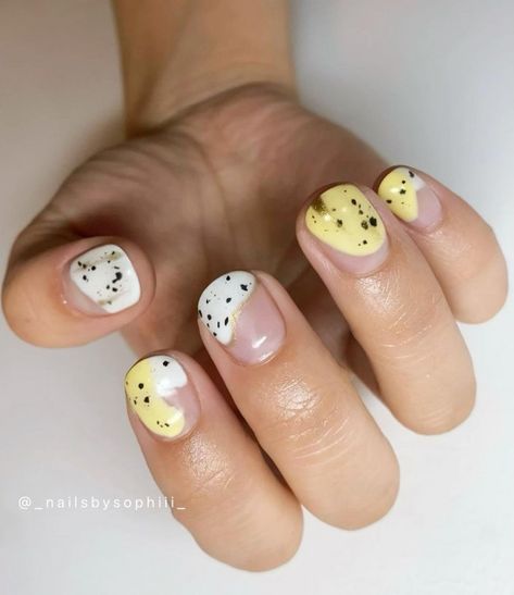 abstract eggshell tip nails, short easter nails, speckled egg nails, pastel nails, easter nails, easter nail designs 2022 Nails Speckled, Short Easter Nails, Nails Design Easter, Easter Nails Design, Nail Designs 2022, Egg Nails, Easter Nail Ideas, Easter Nails Easy, Easter Nail Art Designs