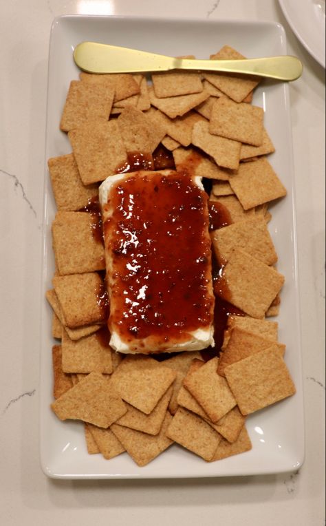 Party appetizer with cream cheese and chipotle raspberry sauce and crackers Chipotle Raspberry, Raspberry Chipotle Sauce, Sweet And Spicy Sauce, Philadelphia Cream Cheese, Raspberry Sauce, Candy Recipes Homemade, Chipotle Sauce, Party Appetizer, Spicy Sauce