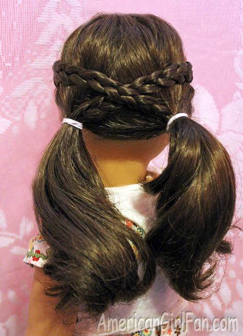 Cross over pigtails Ag Doll Hairstyles, American Girl Hairstyles, Doll Hairstyles, American Girl Doll Hairstyles, Dolls Hair, American Girl Diy, American Girl Doll Diy, American Girl Doll Crafts, American Hairstyles