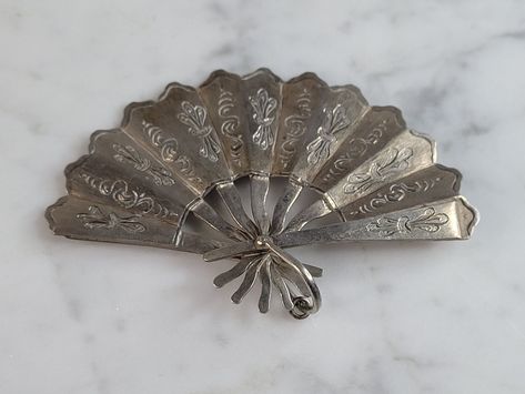 "FOR SALE IS THIS WOMENS VINTAGE ESTATE STERLING SILVER CHINESE FAN PENDANT .   PENDANT  WEIGHS 15.4g AND PENDANT  MEASURES 2 3/4\" LONG BY 1 7/8\" WIDE.  PENDANT IS NOT MARKED BUT IT HAS BEEN TESTED AND IS GUARANTEED TO BE AS DESCRIBED. MAKES A GREAT GIFT FOR THAT SOMEONE SPECIAL. IF ANY QUESTIONS, PLEASE ASK. BE SURE TO CHECK OUT OUR OTHER ITEMS FOR SALE. IF THERE ARE ANY ISSUES PLEASE CONTACT US, WE'RE ALWAYS HAPPY TO TRY TO HELP YOU OUT AS BEST AS WE CAN." Silly Clothes, Chinese Fan, Antique Fans, Vintage Fan, Gold Heart Bracelet, Fan Jewelry, Modernist Ring, White Gold Diamond Rings, Vintage Grunge