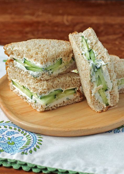 Cucumber Tuna Sandwiches, Emily Bites, Cucumber Sandwich, Tasty Salads, Pescatarian Diet, Vegan Sandwiches, Food Addict, Cucumber Sandwiches, Idee Pasto