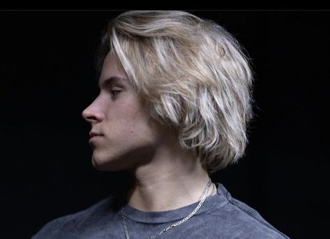 Alex Eubank, Mid Length Straight Hair, S Haircut, Surfer Hair, Haircut Mid Length, Men Hair, Bleach Blonde, Mid Length Hair, Real Men