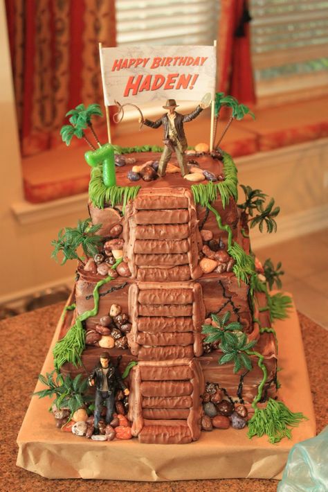 The Blackberry Vine: Indiana Jones - The Cake Indiana Jones Cake, Blackberry Vine, Indiana Jones Birthday Party, Indian Jones, Indiana Jones Party, Adventure Birthday Party, Rodjendanske Torte, Lego Indiana Jones, Indiana Jones Adventure