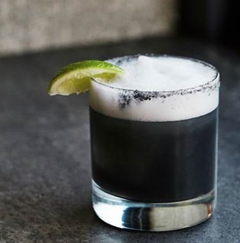 Discover DIY dark cocktail recipes with naturally detoxifying properties made with activated charcoal powder, fresh fruit juices, and premium spirits. Fresh Fruit Juice, Fruity Cocktails, Black Food, Halloween Cocktails, Super Food, Juicing For Health, Fruit Cocktails, Snow Cones, Food Trends