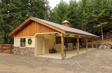 Love the idea of open air concept but in Canada maybe a fold away wall is a smart edition for when winter rolls in. Small Stable, Small Horse Barns, Prefab Barns, Barn House Kits, Horse Barn Ideas Stables, Barn Stalls, Small Barns, Horse Barn Designs, Horse Shelter