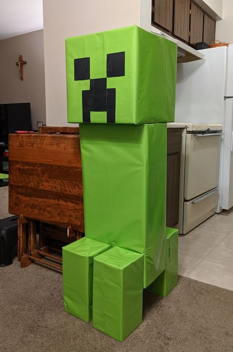 Minecraft Party Decorations Birthdays, Minecraft Party Diy, Minecraft Birthday Diy, Minecraft Boxes Diy, Minecraft Photoshoot, Minecraft Decorations Party, Minecraft Goodie Bag Ideas, Minecraft Birthday Party Cake, Minecraft Balloon Ideas