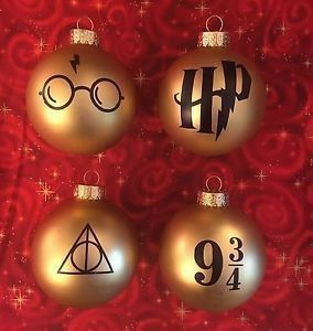 Harry Potter Christmas Ornaments, Harry Potter Christmas Decorations, Harry Potter Ornaments, Harry Potter Christmas Tree, Harry Potter Deathly Hallows, Anniversaire Harry Potter, Harry Potter Christmas, Harry Potter Crafts, Harry Potter Theme