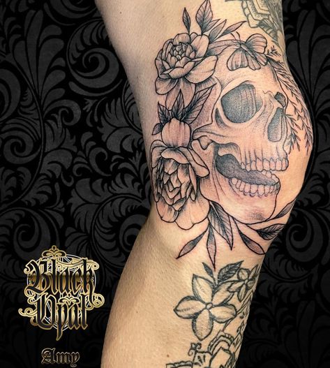 Skull knee piece 💀 £500 per day or £80 per hour. Contact this page to book with Amy. . . . #tattoo #tattoos #tattooartist #tattooist #tattoostudio #stokeontrent #newcastleunderlyme #staffordshire #uktattoo #barberdts #tattooeverythingsupplies #yayofamilia