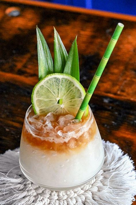 Maitai Cocktail Recipe, Best Mai Tai Recipe, Thai Cocktails, Island Cocktails, Mai Tai Cocktail Recipes, Mai Tai Recipe, Tropical Drink Recipes, Mai Tai Cocktail, Hawaiian Drinks