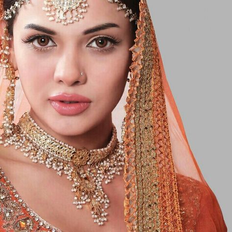 Sara Loren Sara Loren, Sunidhi Chauhan, Popular Magazine, Bridal Pictures, Actress Wallpaper, Pakistani Actress, Wedding Wear, Nose Ring, Hollywood