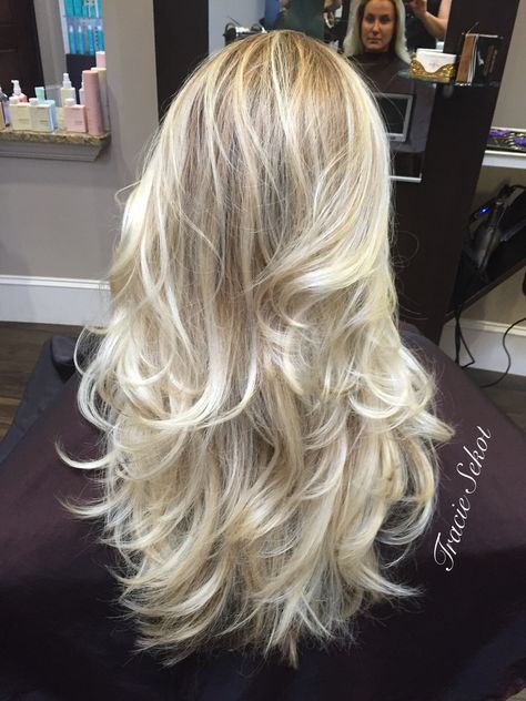 Blonde Balayage Layered Hair, Ice Blonde Hair Balayage, Blonde Haircuts Long, Blonde Balayage Layers, Layered Blonde Haircut, Blonde Balayage With Layers, Blonde Long Hair With Layers, Ice Blonde Balayage, Layered Blonde Hair