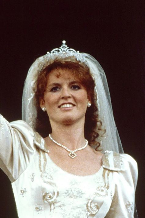 Sarah Ferguson wedding tiara Fergie was another exception to the hand-me-down tiara rule, as her crown was actually a new one, commisioned by the Queen from jeweller Gerrard as a wedding present. It was made entirely of diamonds, with a 5-carat diamond at the centre, surrounded by floral scrollwork. Fergie actually wore a floral crown for the ceremony, swapping it for the tiara after. Sarah Ferguson Wedding, Old Fashioned Wedding, Sarah Duchess Of York, Celebrity Wedding Photos, Royal Brides, Sarah Ferguson, Duchess Of York, Wedding Present, Wedding Dresses Satin