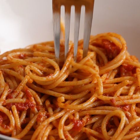 Proper_Tasty on Twitter: "The Ultimate Tomato Sauce 🍝 FULL RECIPE: https://t.co/8Dq7P2mEPD… " Spaghetti Parmesan, Red Sauce Pasta Recipe, Anchovy Recipes, Proper Tasty, Red Sauce Pasta, Canning Whole Tomatoes, Hamburger Meat Recipes, Tomato Sauce Recipe, Sauce Tomate