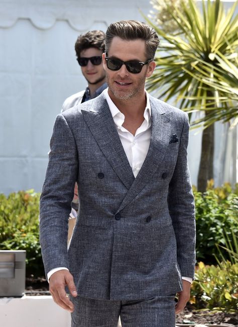 Double Press Suit Men, Chris Pine Eyes, Relaxed Outfit, Linen Suits, Suit Men, Chris Pine, Linen Suit, Formal Suits, Gentleman Style