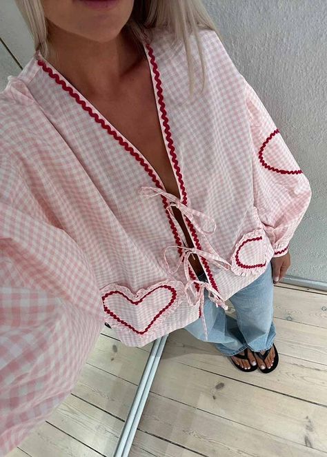 Lace Up Cardigan, Pink Plaid Shirt, Mode Rose, Skandinavian Fashion, 2024 Spring Summer, Summer Fits, Shirts Women, Elegant Chic, Mode Inspo