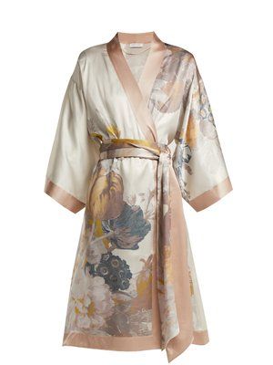 Carine Gilson, Robe Silk, Elegant Kimono, Silk Clothes, Flattering Outfits, Loungewear Outfits, Kimono Design, Printed Silk Shirt, Silk Lingerie