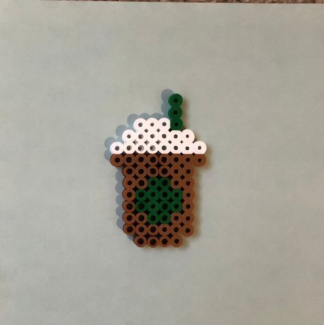 Starbucks coffee made out of Perler beads. Ideas For Melting Beads, Perler Beads Small Cute, Bubble Perler Bead Pattern, Perler Bead Patterns Among Us, Cute Melty Beads, Pearl Or Bead Ideas, Fuse Bead Patterns Small, Peeler Beads Patterns Easy, Simple Perler Bead Patterns