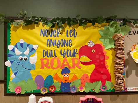 Dinosaur Birthday Wall Classroom, Dinosaur Theme Bulletin Board Ideas, Dinasour Bulletin Board, Dinosaur Preschool Bulletin Board, Dinosaur Theme Bulletin Board, Dinosaur Themed Bulletin Boards, Dino Bulletin Board Ideas, Dinosaur Back To School Bulletin Board, Dino Bulletin Board