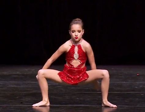 Red : Mackenzie Ziegler Mackenzie Ziegler Solos, Mackenzie Ziegler Dance Moms, Mackenzie Ziegler Dance, Dance Moms Pictures, Dance Moms Dancers, Mackenzie Ziegler, Taylor Swift 13, Dance Pictures, Blake Lively