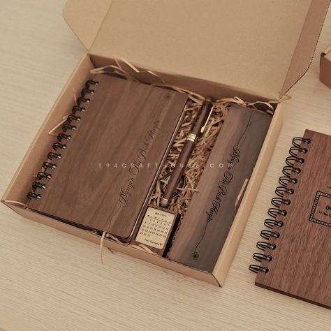 Wooden Gifts For Her, Doctor Lawyer, Handwritten Cards, Wooden Pens Handmade, Notebook And Pen, Personalized Pen, Wooden Notebooks, Personalised Wooden Gifts, Neuer Job