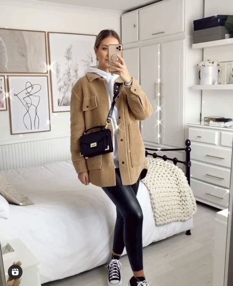 Beige Shacket Outfit, Beige Shacket, Shacket Outfit Women, Shacket Outfit, Parisian Outfits, Trendy Winter Fashion, Mommy Outfits, London Outfit, Long Coat Women