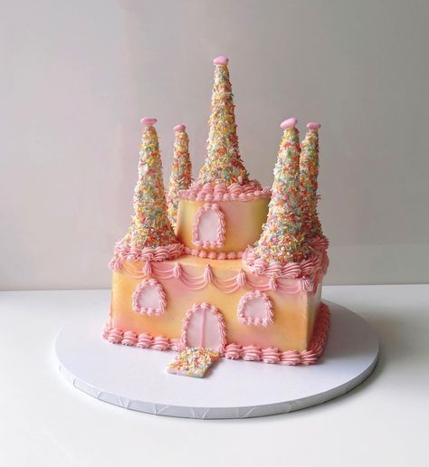 Fairy Castle Cake, Disney Princess Birthday Cakes, Bolo Rapunzel, Castle Birthday Cakes, Princess Castle Cake, Princess Birthday Cake, Castle Cake, Disney Princess Birthday, Princess Castle